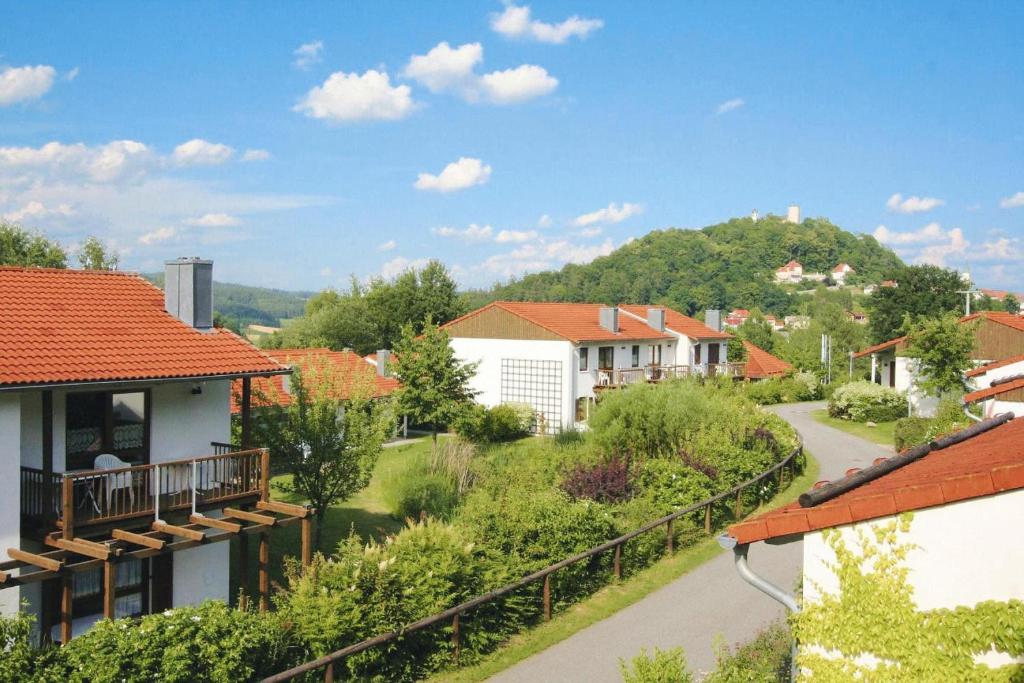 Maison de vacances Holiday home in Falkenstein near a communal pool , 93167 Falkenstein