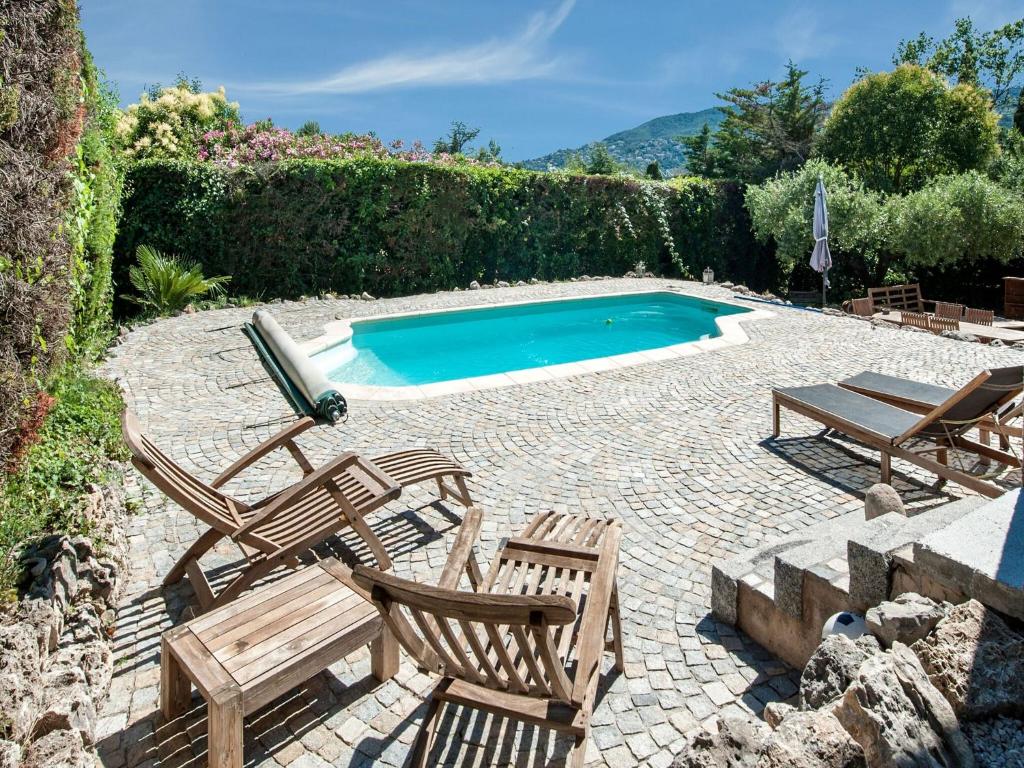 Maison de vacances Holiday home in La Roquette sur Siane with furnished garden , 06550 La Roquette-sur-Siagne