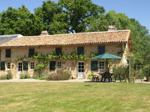 Maison de vacances Holiday Home in Pressac with Swimming Pool Pond Heating  Pressac