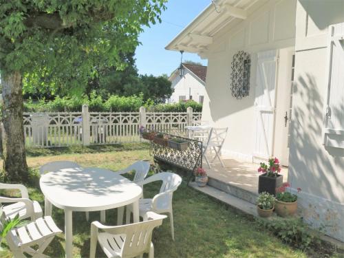 Maison de vacances Holiday Home L'Andernosienne  Andernos-les-Bains