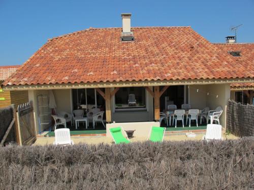 Maison de vacances Holiday Home La Chapelle - CON100  Contis-les-Bains