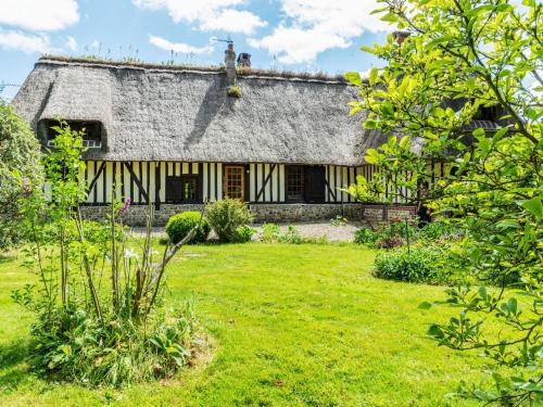 Holiday Home La Chaumière Saint-Georges-du-Mesnil france