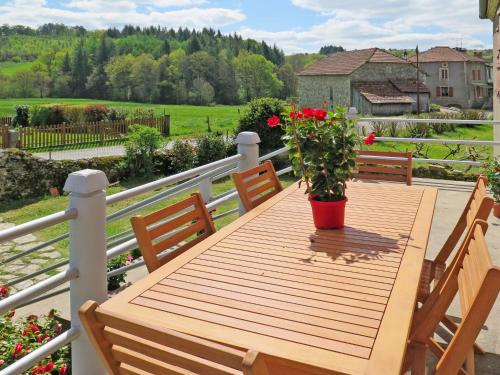 Maison de vacances Holiday Home La Ferme - OIA100  Comiac