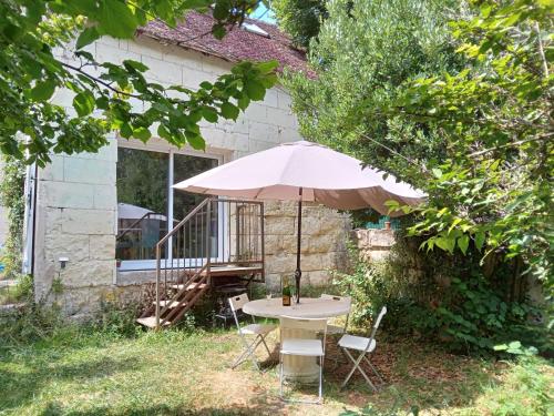 Holiday Home La petite maison blanche Chissay-en-Touraine france