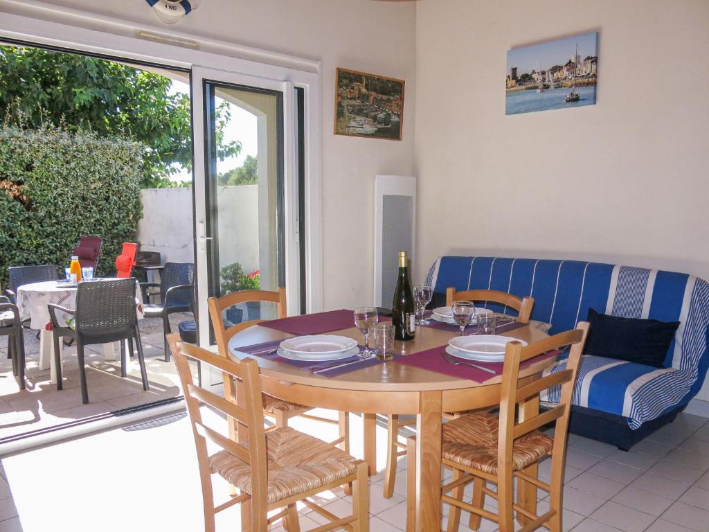 Maison de vacances Holiday Home Le Hameau du Phare , 85100 Les Sables dʼOlonne