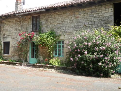 Maison de vacances Holiday home Le Marronier rue des logis Ardilleux