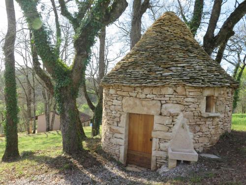 Maison de vacances Holiday Home Le Mayne La Ferme  Blanquefort-sur-Briolance