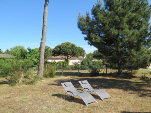 Maison de vacances Holiday Home Les Arbousiers 10 rue des Arbousiers Vendays-Montalivet