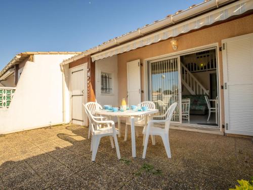 Holiday Home Les Cristallines-3 Le Cap d\'Agde france