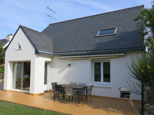 Maison de vacances Holiday Home Les Embruns - RHU100  Sarzeau