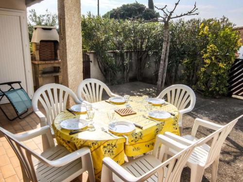 Holiday Home Les Lauriers Roses Saint-Cyprien Plage france