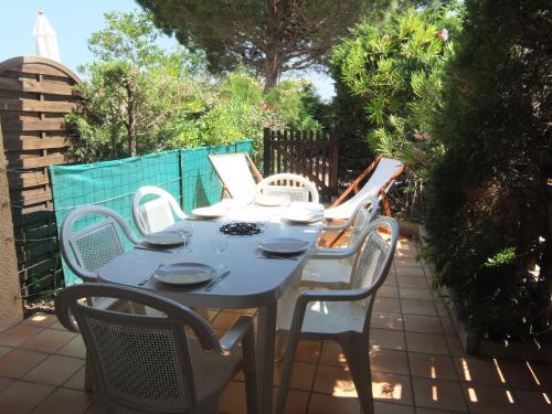 Maison de vacances Holiday Home Les Marines des Capellans  Saint-Cyprien Plage