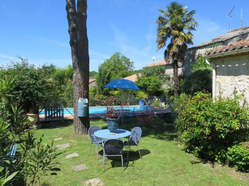 Holiday Home Les Volets Bleus Sauvagnas france