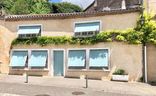 Holiday Home Petite Maison Bleue Puy-lʼÉvêque france