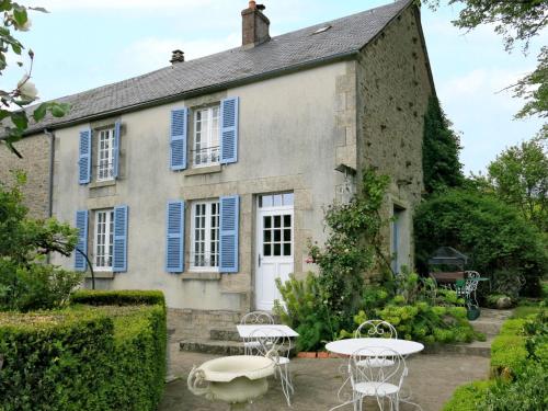 Holiday Home Peuchaud - HVI118 Saint-Sulpice-les-Feuilles france