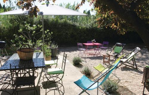 Maison de vacances Holiday home Saint Remy de Provence 68 with Game Room  Saint-Rémy-de-Provence