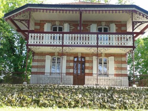 Holiday Home Villa du Lac Beaune france