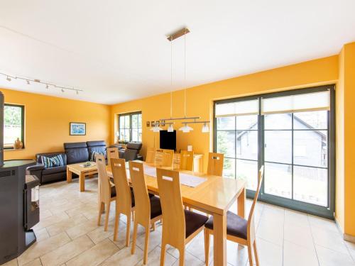 Holiday home with garden and terrace in the beautiful Thuringian Forest Eisfeld allemagne