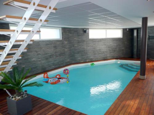 Holiday home with indoor pool, jacuzzi and sauna, Plouarzel Plouarzel france