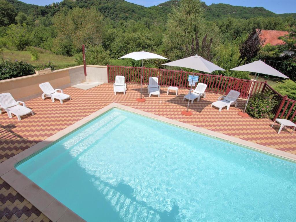 Maison de vacances Holiday home with private swimming pool 15 min from Sarlat , 24370 Carlux