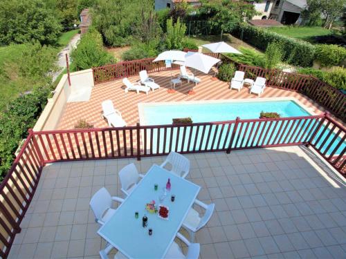Maison de vacances Holiday home with private swimming pool 15 min from Sarlat  Carlux