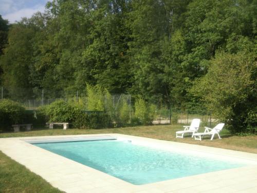 Holiday home with swimming pool on the estate of a noble castle near Nettancourt Revigny-sur-Ornain france