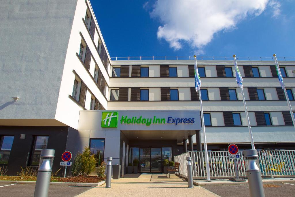 Hôtel Holiday Inn Express Dijon, an IHG Hotel 8 Rue de la Glaciere (Saint-Apollinaire), 21850 Dijon