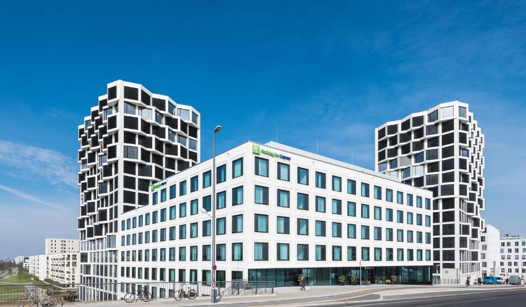 Hôtel Holiday Inn Express Munich City West, an IHG Hotel Friedenheimer Brücke 15, 80639 Munich