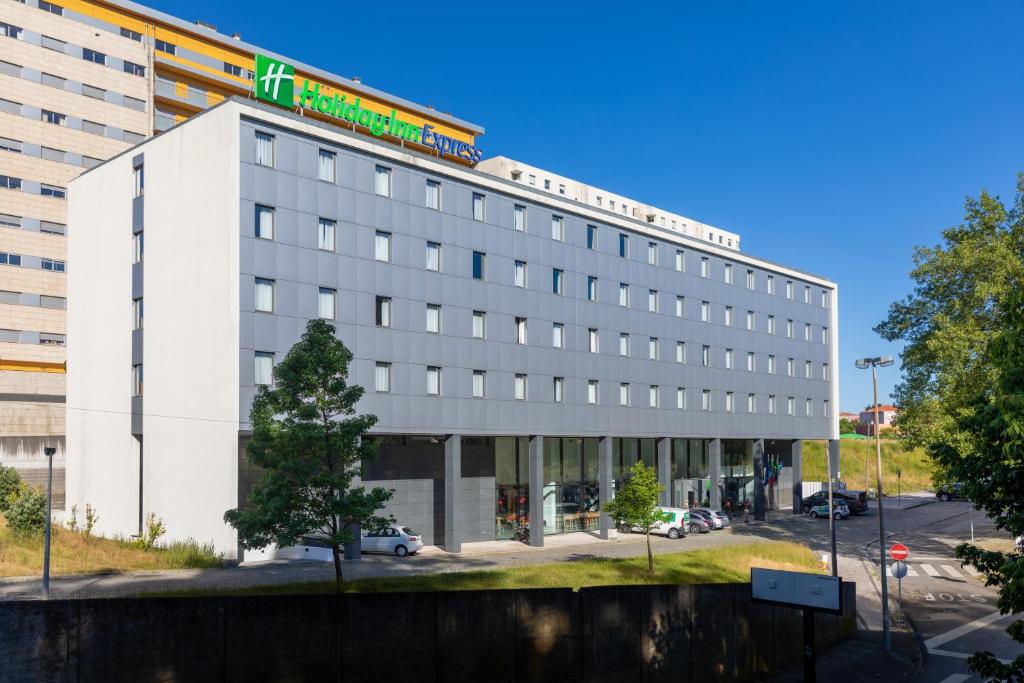 Hôtel Holiday Inn Express Porto Exponor, an IHG Hotel Av. Dr. Antonio Macedo 163, 4450-617 Leça da Palmeira