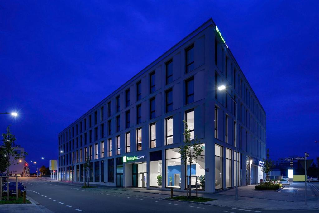 Hôtel Holiday Inn Express - Regensburg, an IHG Hotel Friedrich-Niedermayer-Str. 1, 93049 Ratisbonne