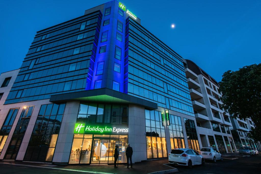 Hôtel Holiday Inn Express - Rouen Centre - Rive Gauche, an IHG Hotel 103 Avenue Jean Rondeaux, 76100 Rouen