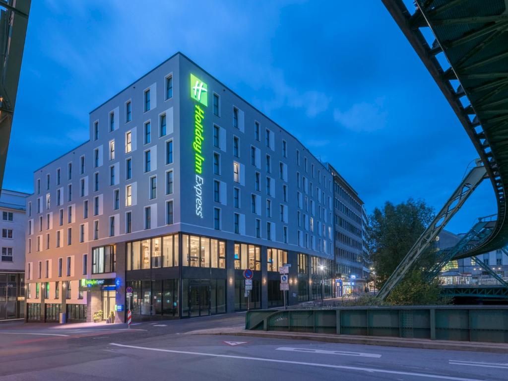 Hôtel Holiday Inn Express - Wuppertal - Hauptbahnhof, an IHG Hotel Wall 39, 42103 Wuppertal