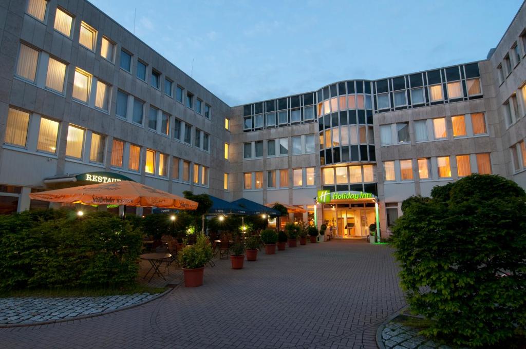 Hôtel Holiday Inn Frankfurt Airport - Neu-Isenburg, an IHG Hotel Wernher-von-Braun-Str. 12, 63263 Neu-Isenburg