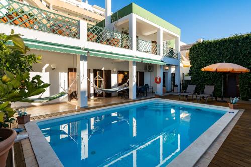 Villa Holiday villa in elite residential area of Faro Rua Luís Mascarenhas, 38 Faro