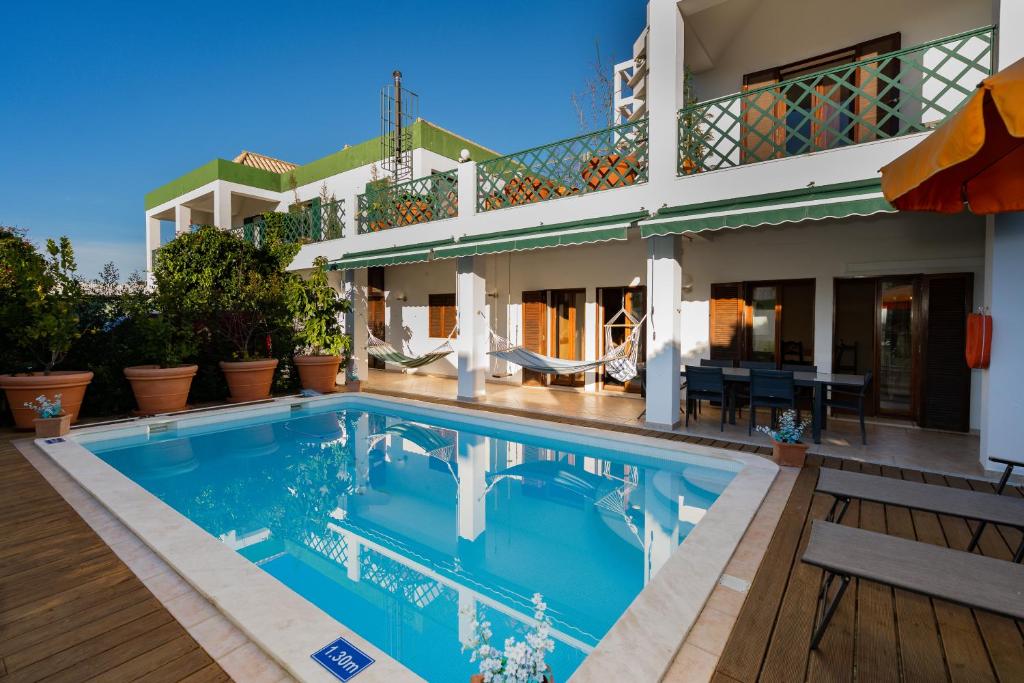 Villa Holiday villa in elite residential area of Faro Rua Luís Mascarenhas, 38, 8005-328 Faro