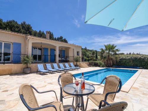 Villa Holiday villa with aircon bubble bath private swimming pool playground and more  Félines-Minervois