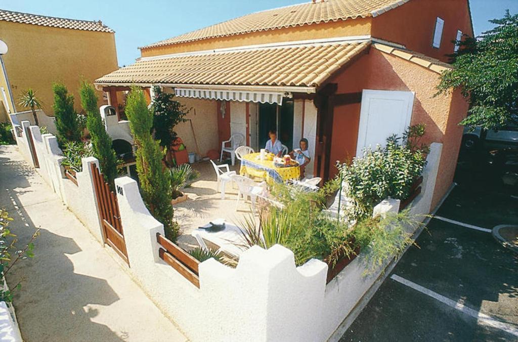 Village vacances HOLIDAYLAND BAIE DES OLIVIERS VILLA 36m2 1chambre fermée 6 couchages ou VILLA 41M2 2chambres fermées 7 couchages Avenue de la Falaise, 11100 Narbonne-Plage