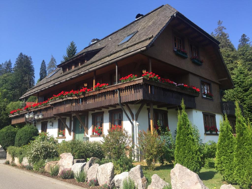 B&B / Chambre d'hôtes Hollhouse - Bed & Breakfast Erlenbrucker Straße 18, 79856 Hinterzarten