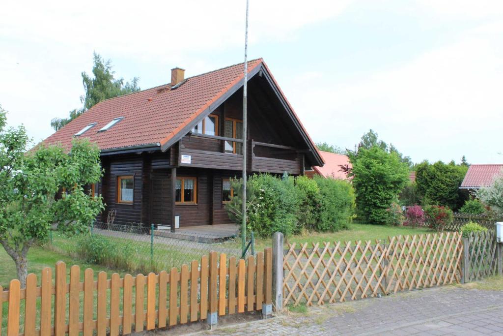 Maison de vacances Holzblockhaus mit Kamin am Kite , Surf und Badestrand Uferstieg 13, 17509 Loissin