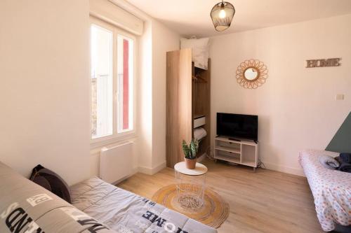 Appartement Home Studio - Tout équipé - proche Centre- Terrasse 41 Rue Paul Constans Montluçon