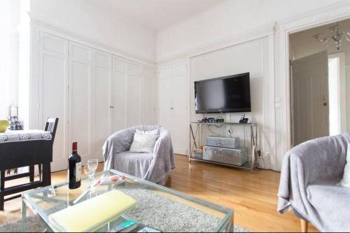 Home Sweet Home Claridge 1bedroom Paris france