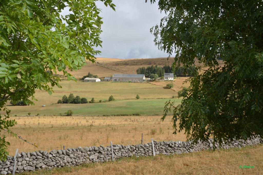 B&B / Chambre d'hôtes Horizon Aubrac Laguiole borie de noël, 12210 Laguiole