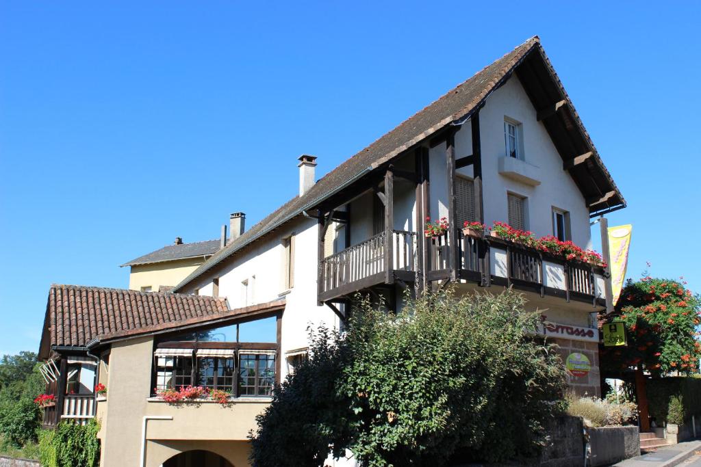 Hôtel Hostellerie La Terrasse Près Du Château, 46120 Lacapelle-Marival