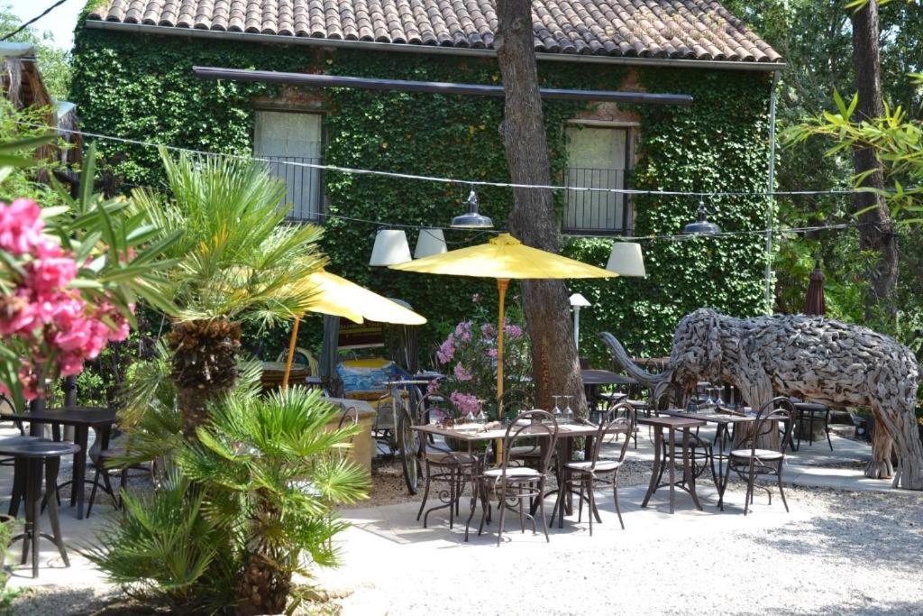 Hôtel Hostellerie Le Paradou route d'Apt, 84160 Lourmarin