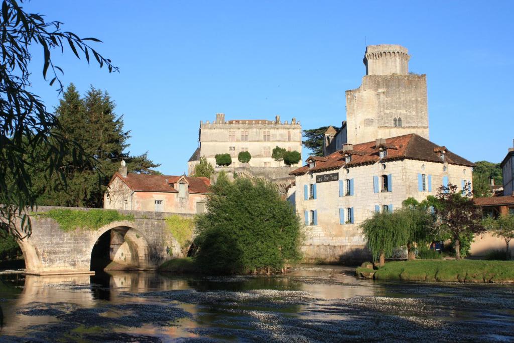 Hôtel Hostellerie Les Griffons Rue du Vieux Pont, 24310 Bourdeilles