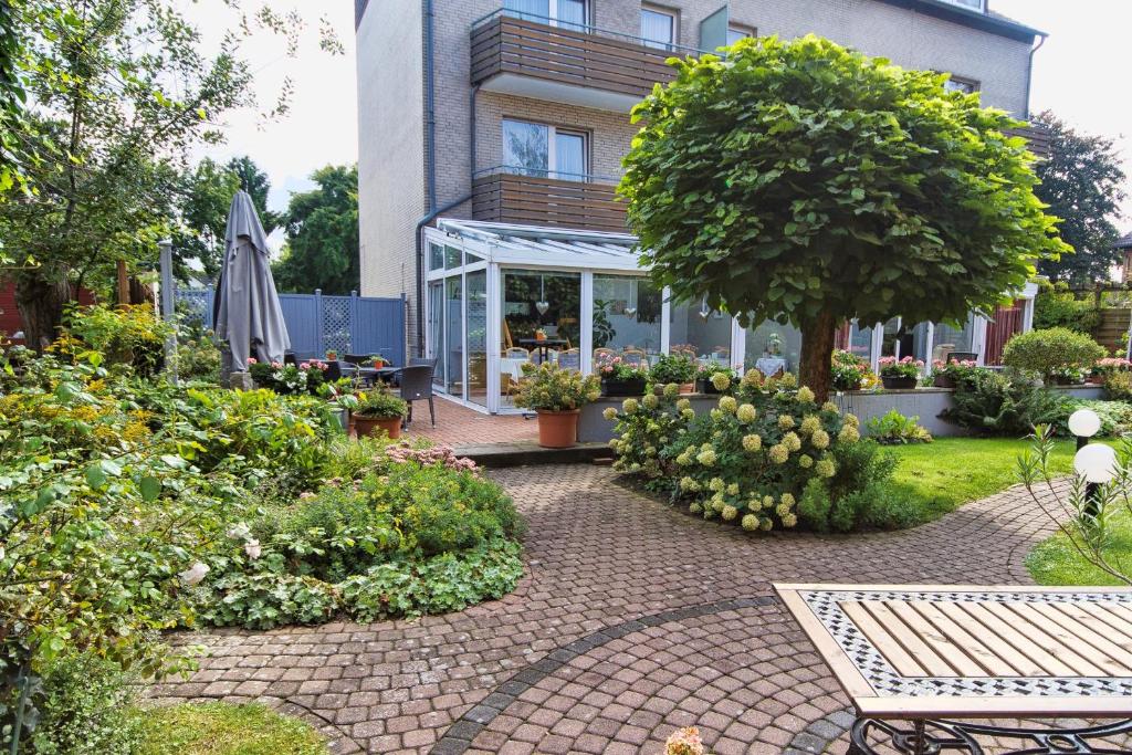 Airport Hotel Karsten Linder Weg 4, 51147 Cologne