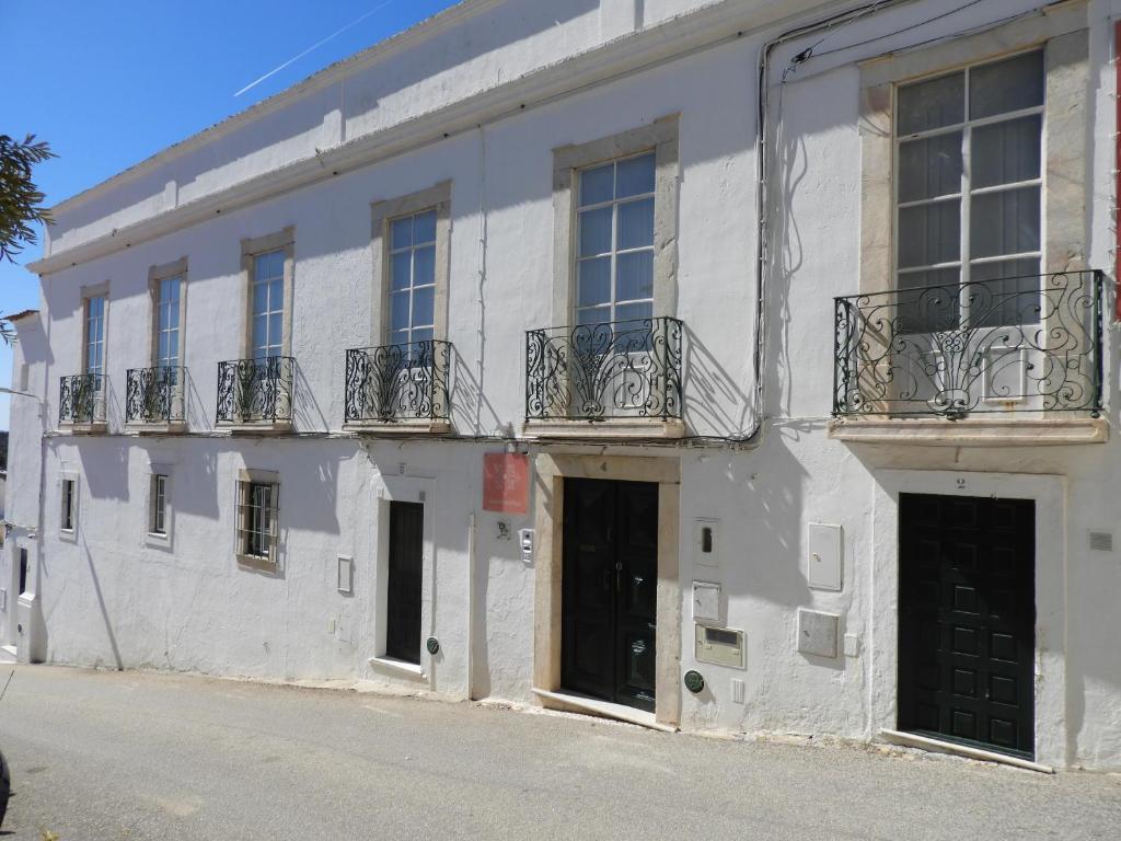 Alandroal Guest House-Hotel de Charme Rua 5 de Outubro nº 4, 7250-119 Alandroal