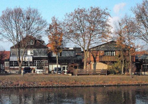 Alter Dorfkrug Am Kanal