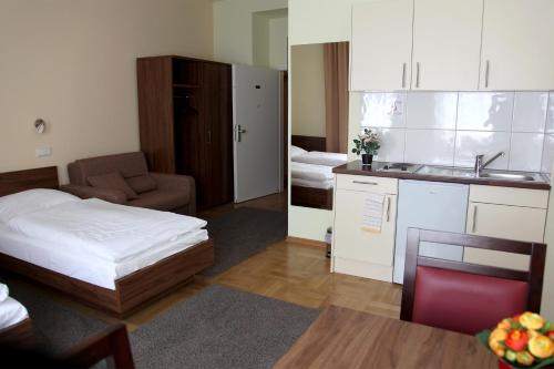 Hôtel Hotel am Charlottenplatz Plochinger Str.1 Esslingen am Neckar