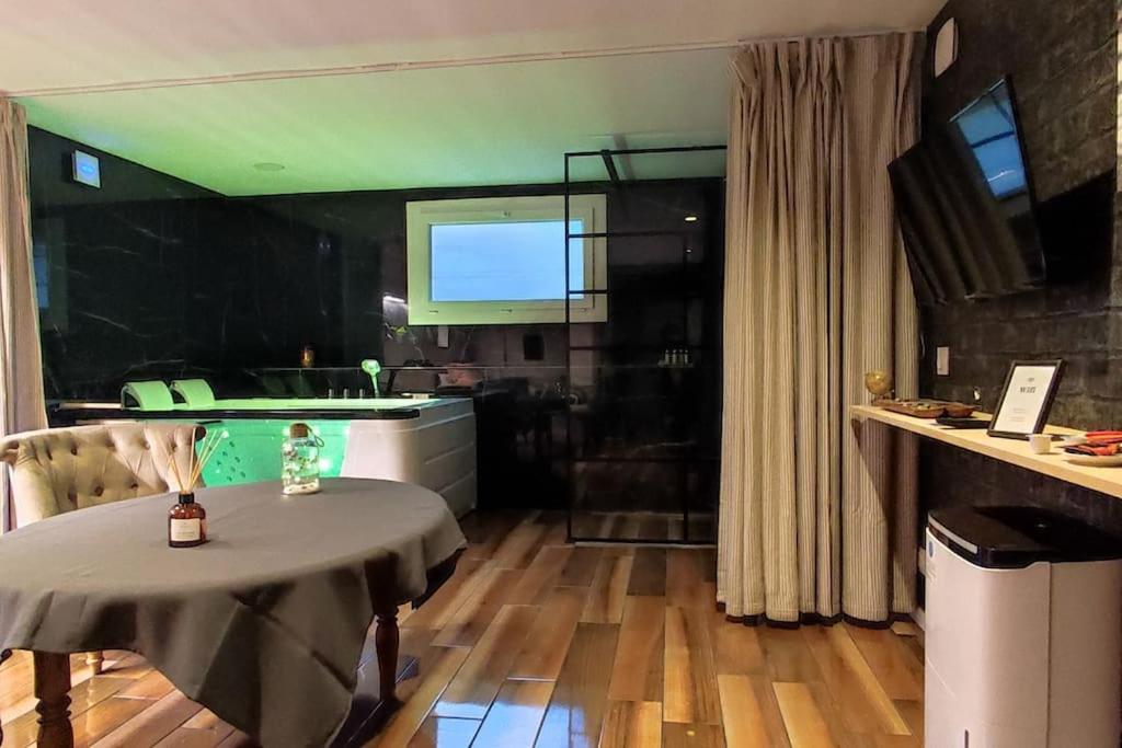 Amadeus Hotel